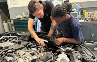 Des étudiants de l’Université Aube Nouvelle en stage d’immersion à la Société Mercedes en Allemagne